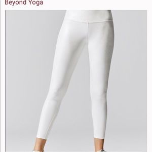 Beyond Yoga White Pearlized Midi Leggings, XS